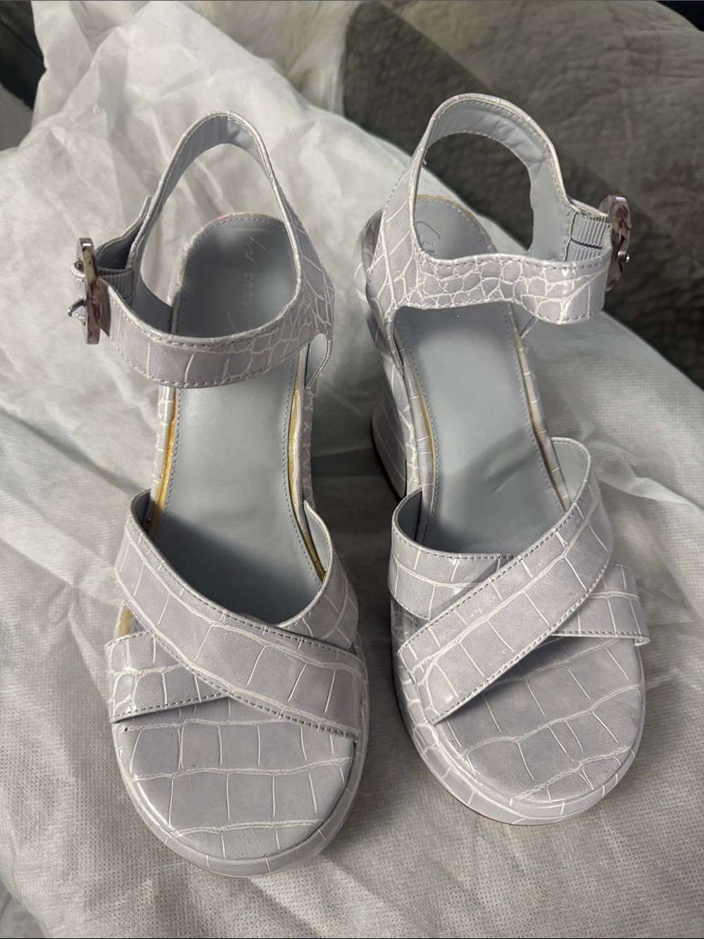 Circus by Sam Edelman Croc-Embossed Light Gray Slingback Sandals - Picture 4 of 7